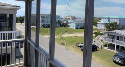 OCEANVIEW, 3 MIN WALK TO BEACH, KID-FRIENDLY, LINENS INCLUDED, FULLY STOCKED