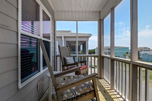 OCEANVIEW, 3 MIN WALK TO BEACH, KID-FRIENDLY, LINENS INCLUDED, FULLY STOCKED