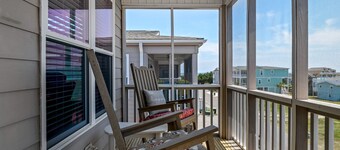 OCEANVIEW, 3 MIN WALK TO BEACH, KID-FRIENDLY, LINENS INCLUDED, FULLY STOCKED