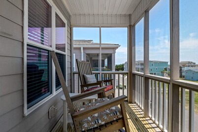 OCEANVIEW, 3 MIN WALK TO BEACH, KID-FRIENDLY, LINENS INCLUDED, FULLY STOCKED