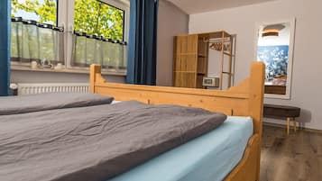 1 Schlafzimmer, Zimmersafe, Schreibtisch, Bügeleisen/Bügelbrett