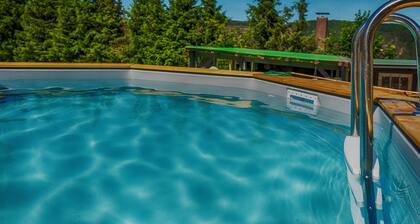 Wanderer und Radfahrer Freundlich mit Pool und Grillplatz