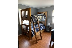 4 bedrooms, desk, iron/ironing board, travel cot
