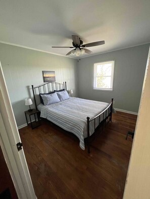 4 bedrooms, desk, iron/ironing board, travel cot