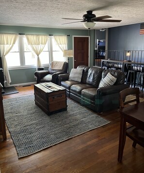 Smart TV, stereo - Quaint Island Getaway (Deal Island Historic District)