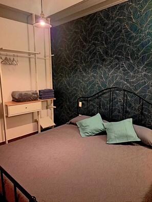 2 slaapkamers, een strijkplank/strijkijzer, gratis wifi, beddengoed