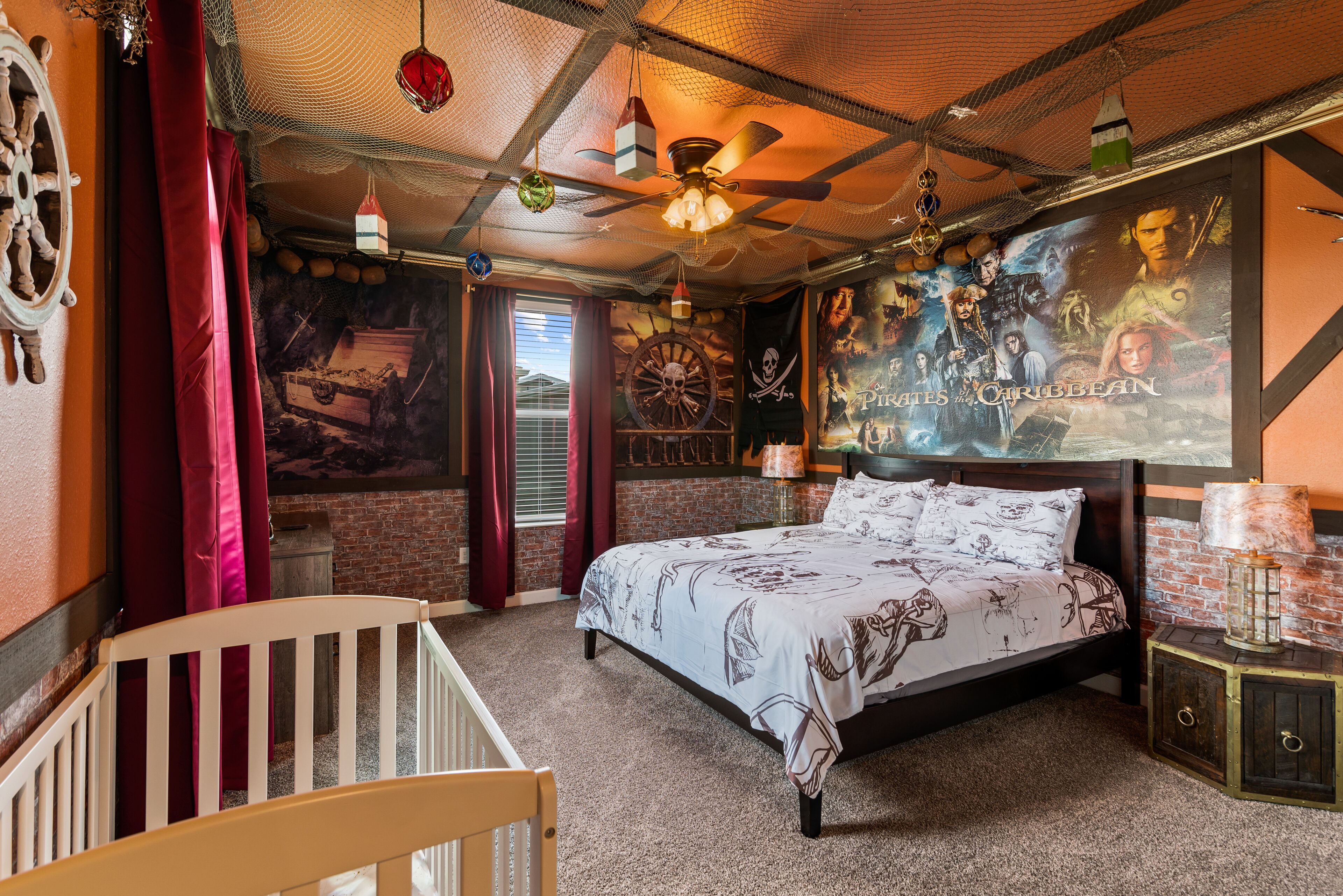 5 bedrooms, iron/ironing board, internet, bed sheets