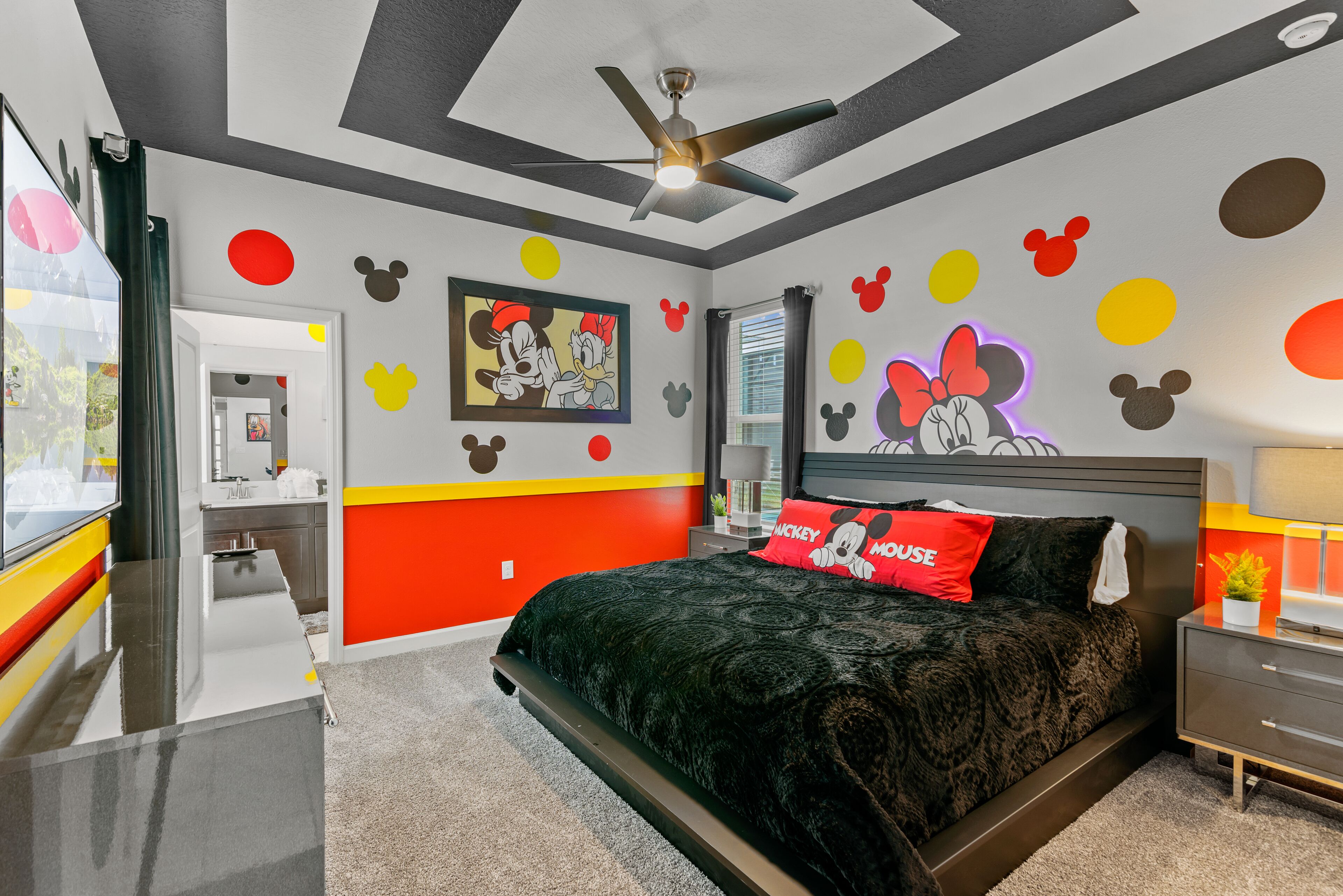 5 bedrooms, iron/ironing board, internet, bed sheets