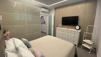 2 bedrooms, desk, iron/ironing board, travel cot