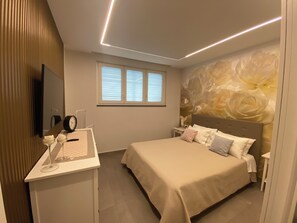 2 bedrooms, desk, iron/ironing board, travel cot