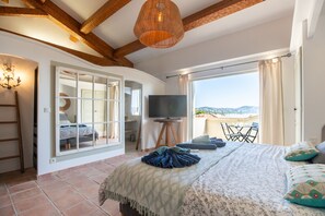 7 bedrooms, travel crib, WiFi