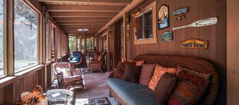 Upgraded Rustic Themed Retreat w/screened porch in Rocky Point.