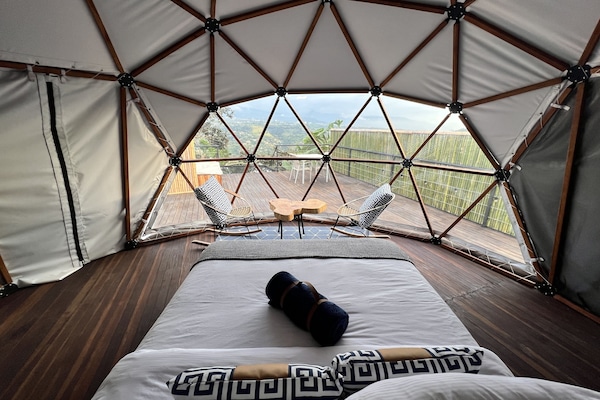 Chambre supérieure double | Literie de qualité, minibar, literie fournie