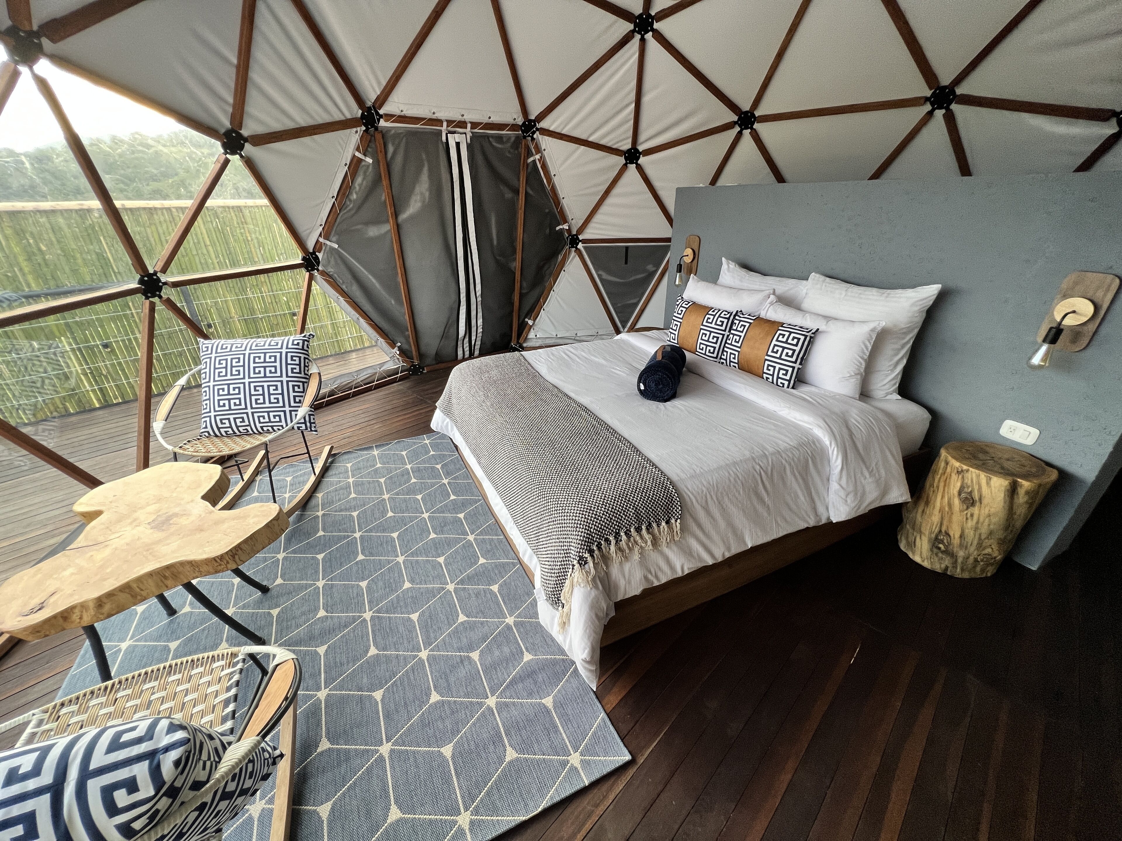 Ropa de cama de alta calidad, minibar y ropa de cama 