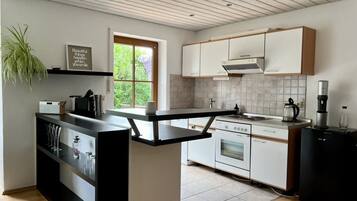 KĂŒhlschrank, Ofen, Herdplatte, GeschirrspĂŒler