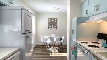 KylskÄp, mikrovÄgsugn, ugn och spishÀll