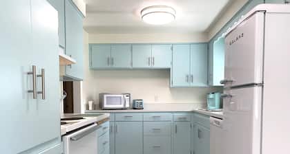 Mid Mod Home - 13 Min to Autzen - 6 Min to Airport