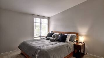 Condo Confort | 2 habitaciones, ropa de cama de alta calidad y decoración personalizada