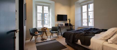 1 室のベッドルーム、WiFi