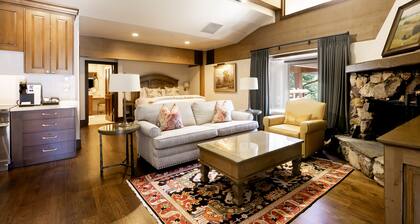 Sterling One Bedroom Suite in Great location with Majestic Mountain Views by RedAwning