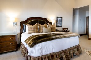 3 bedrooms, WiFi, bed sheets - Bald Eagle Three Bedroom Suite in the Heart of Park City by RedAwning (Park City)