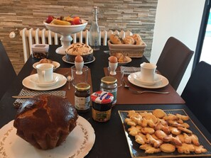 Desayuno de autoservicio incluido todos los días