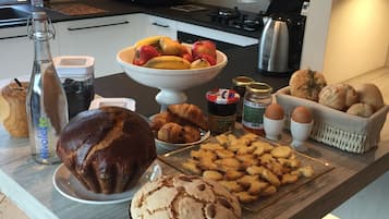 Desayuno de autoservicio incluido todos los días
