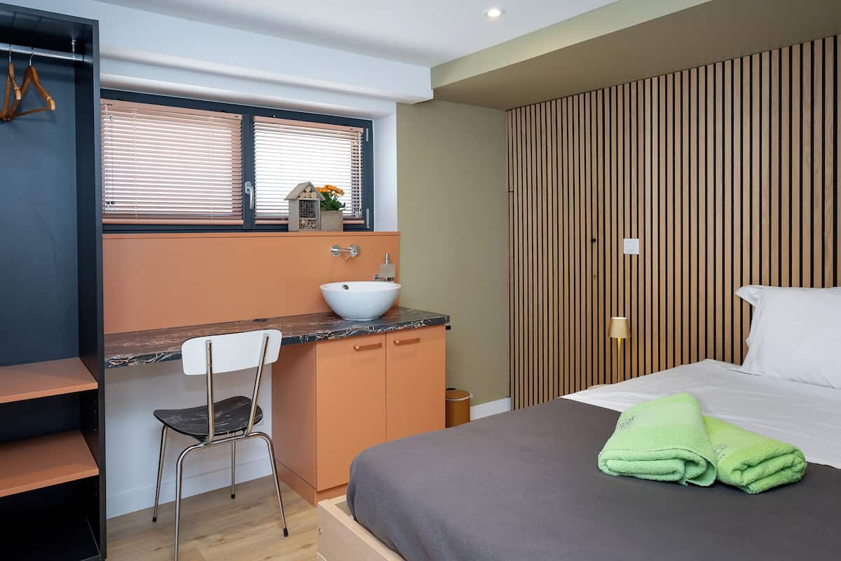 Premium Suite, 1 Bedroom, Non Smoking, Garden View | Pemandangan dari bilik