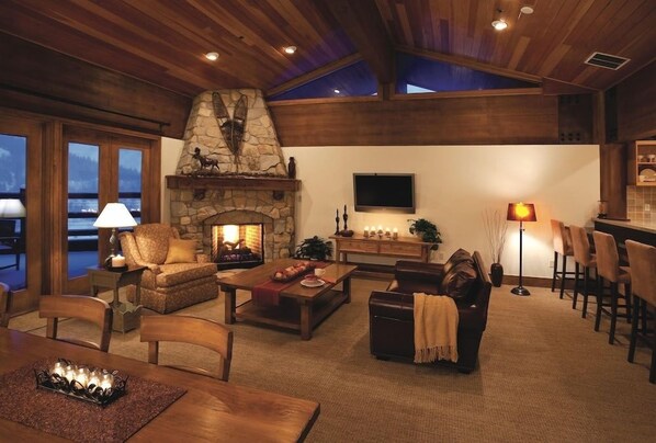Interior - Flagstaff Three Bedroom Suite with Majestic Mountain Views by RedAwning (Park City)