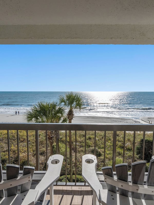 Deluxe Condo, 1 Bedroom, Oceanfront (303) | Balcony