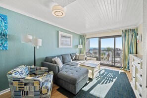 Deluxe Condo, 1 Bedroom, Oceanfront (303) | Living area