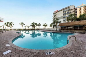 季節性室外游泳池