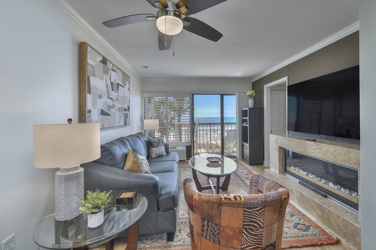 Deluxe Condo, 1 Bedroom, Oceanfront (203) | 起居區
