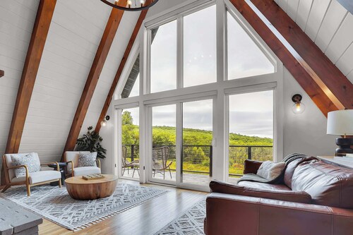 Luxury Mountain Chalet with Fireplace & Hot Tub