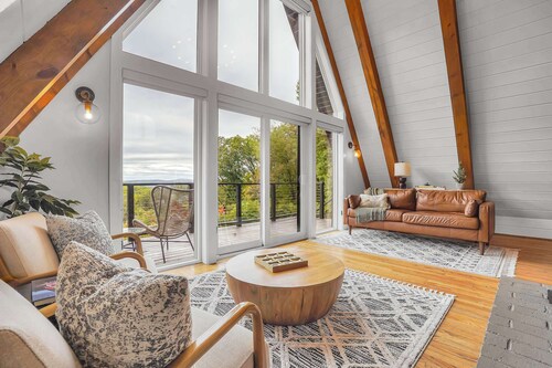 Luxury Chalet with Mountain Views & Hot Tub