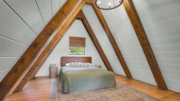 2 bedrooms, iron/ironing board, travel cot, WiFi