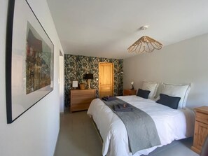 10 bedrooms, desk, iron/ironing board, free WiFi