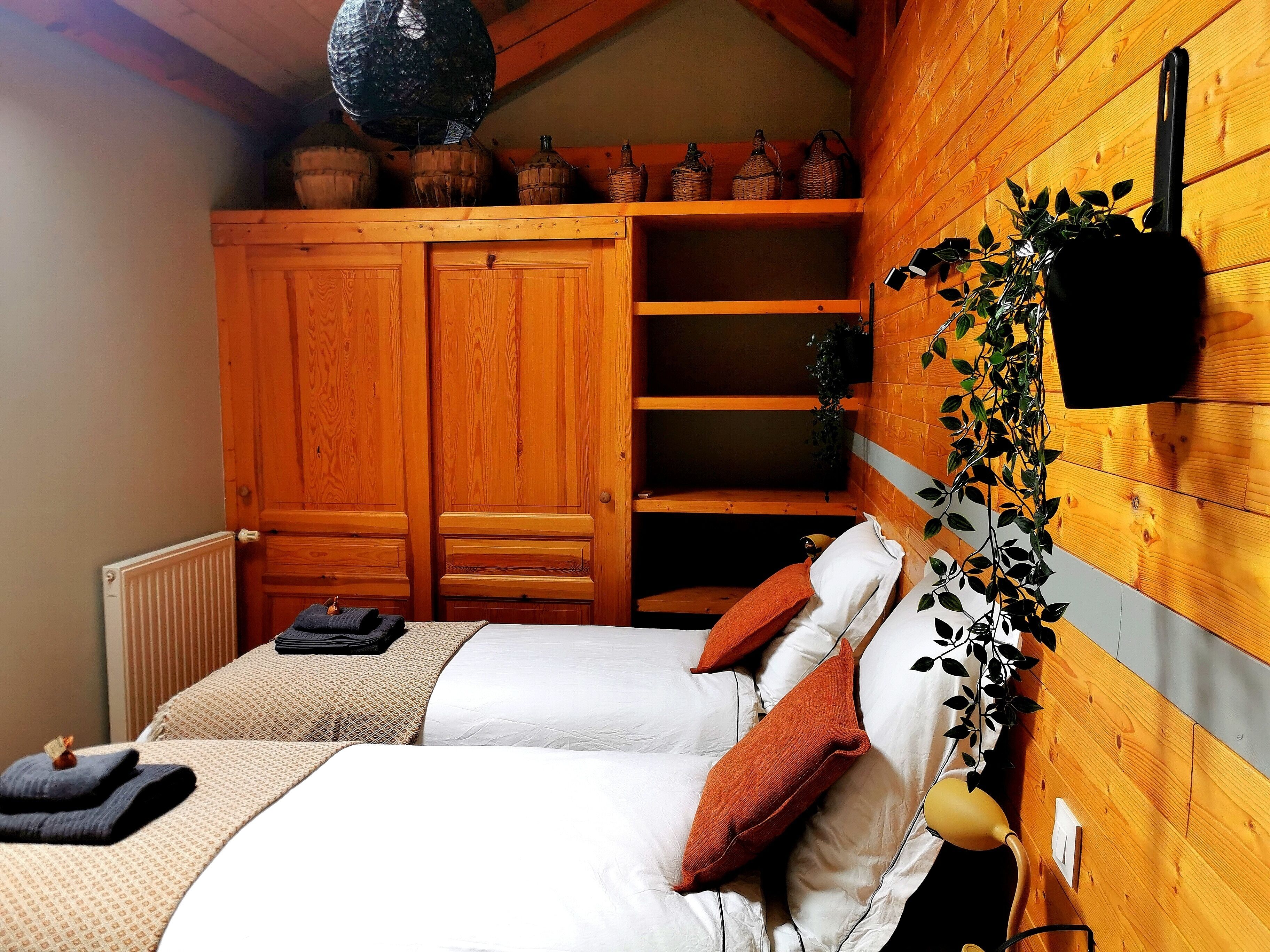 10 Schlafzimmer, Schreibtisch, Bügeleisen/Bügelbrett, kostenloses WLAN