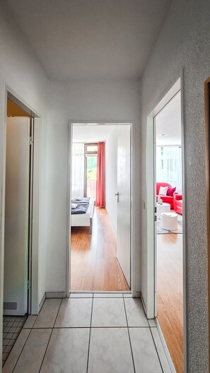 2 Schlafzimmer, Schreibtisch, Reisekinderbett, kostenloses WLAN