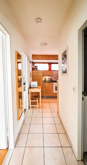 KĂŒhlschrank, Mikrowelle, Ofen, Herdplatte