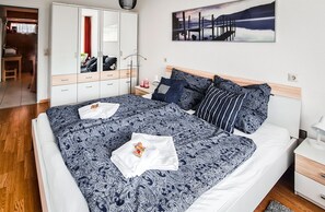 2 Schlafzimmer, Schreibtisch, Reisekinderbett, kostenloses WLAN