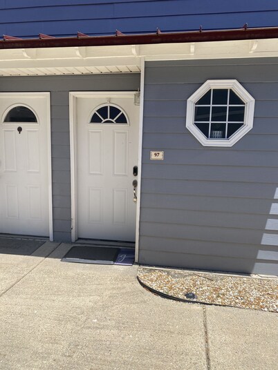 Beautiful Condo In Beach Boulevard!