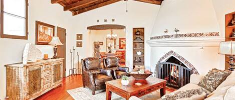 Smart TV, fireplace, DVD player