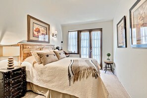 3 bedrooms, desk, iron/ironing board, free WiFi