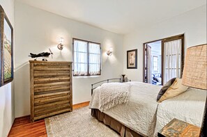 3 bedrooms, desk, iron/ironing board, free WiFi