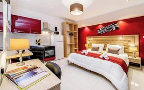 1 habitación, tabla de planchar con plancha, wifi y ropa de cama 