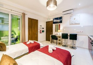 1 bedroom, iron/ironing board, WiFi, bed sheets - Orange 3: Studio Apartment in St. Julian's (Swieqi)