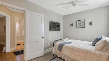 2 bedrooms, desk, free WiFi, bed sheets
