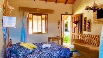 Deluxe Cabin | Individually decorated, individually furnished, desk, laptop workspace