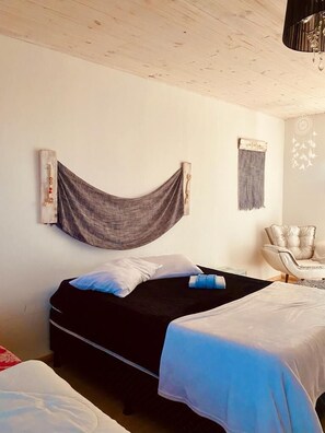 Individually decorated, individually furnished, desk, laptop workspace - Hotel Villa de Carli (Bage)
